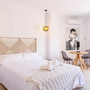 https://apartment-carihuela-beach-malaga.1costadelsol.com
